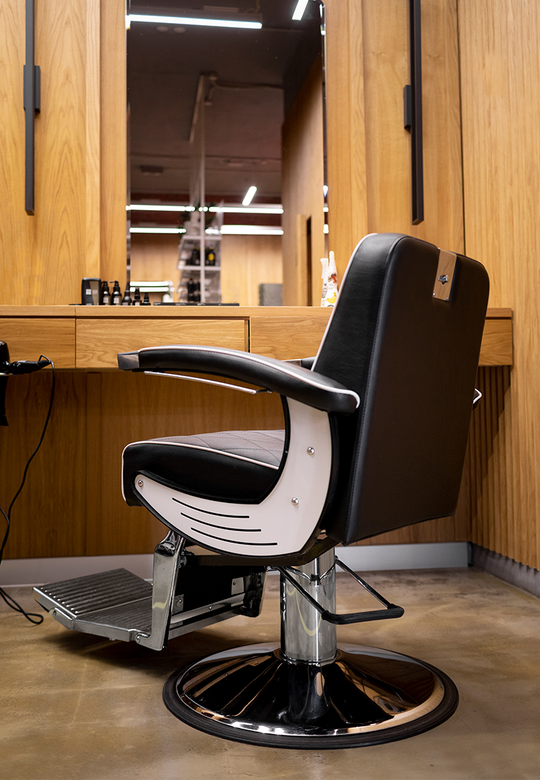 Butaca y espejo de un Salón de Peluquería